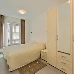 Flat In With Ocean Views 아파트