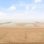 Flat In With Ocean Views *