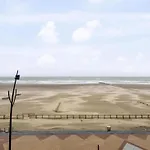 Flat In With Ocean Views 아파트