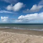 Flat In With Ocean Views * 블랑켄베르크