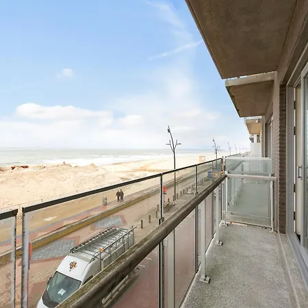 Flat In With Ocean Views Blankenberge