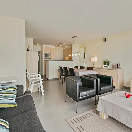 Flat In With Ocean Views Blankenberge