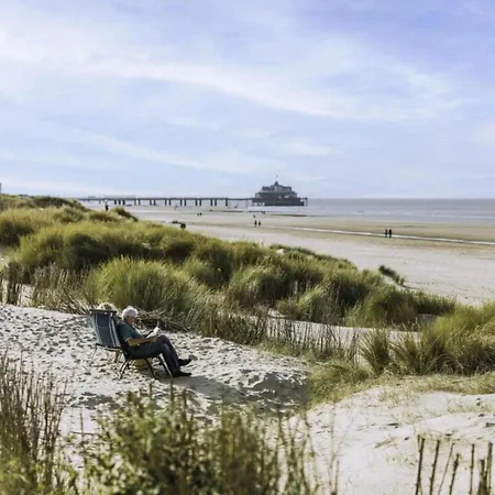 Flat In With Ocean Views Blankenberge