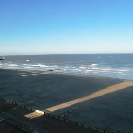 Flat In With Ocean Views