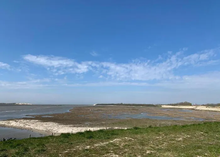 Flat In With Ocean Views Apartmán